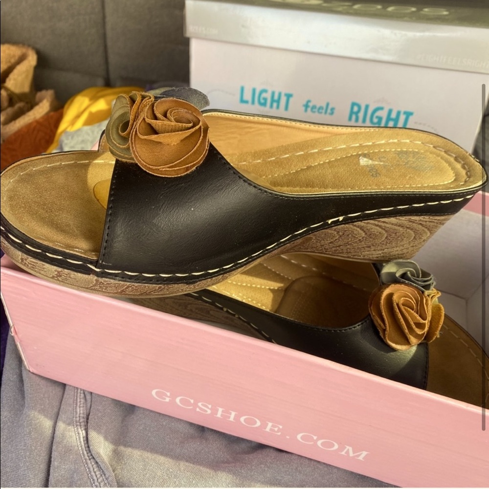 Women’s wedges size 9